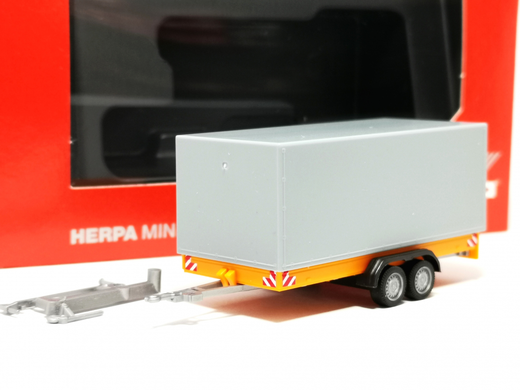 055468 Tandem-Planenanhänger für LKW 7,5t, kommunalorange Herpa