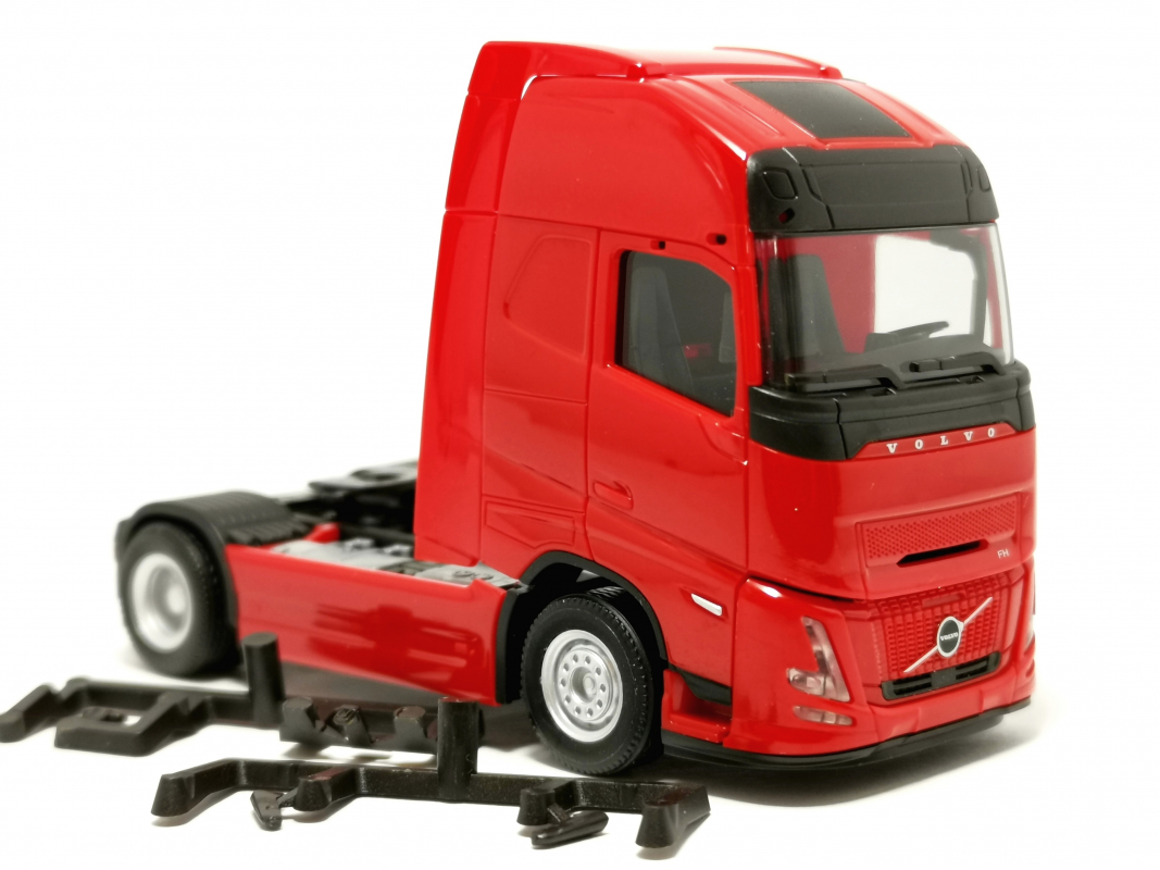 320788 Volvo FH Aero GL XL Zugmaschine 2achs, rot Herpa
