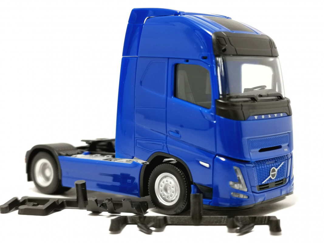 320795 Volvo FH Aero GL XL Zugmaschine 2achs, blau Herpa
