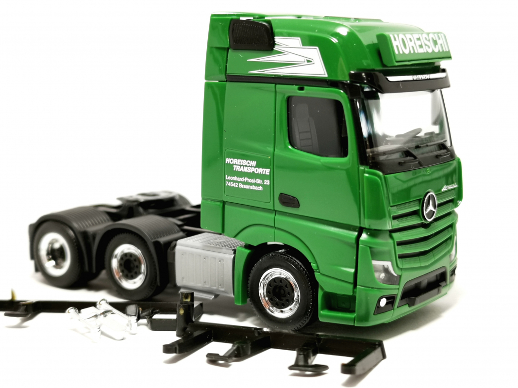 Mb Actros L Gigaspace Zugmaschine "Horeischi Transporte" Herpa