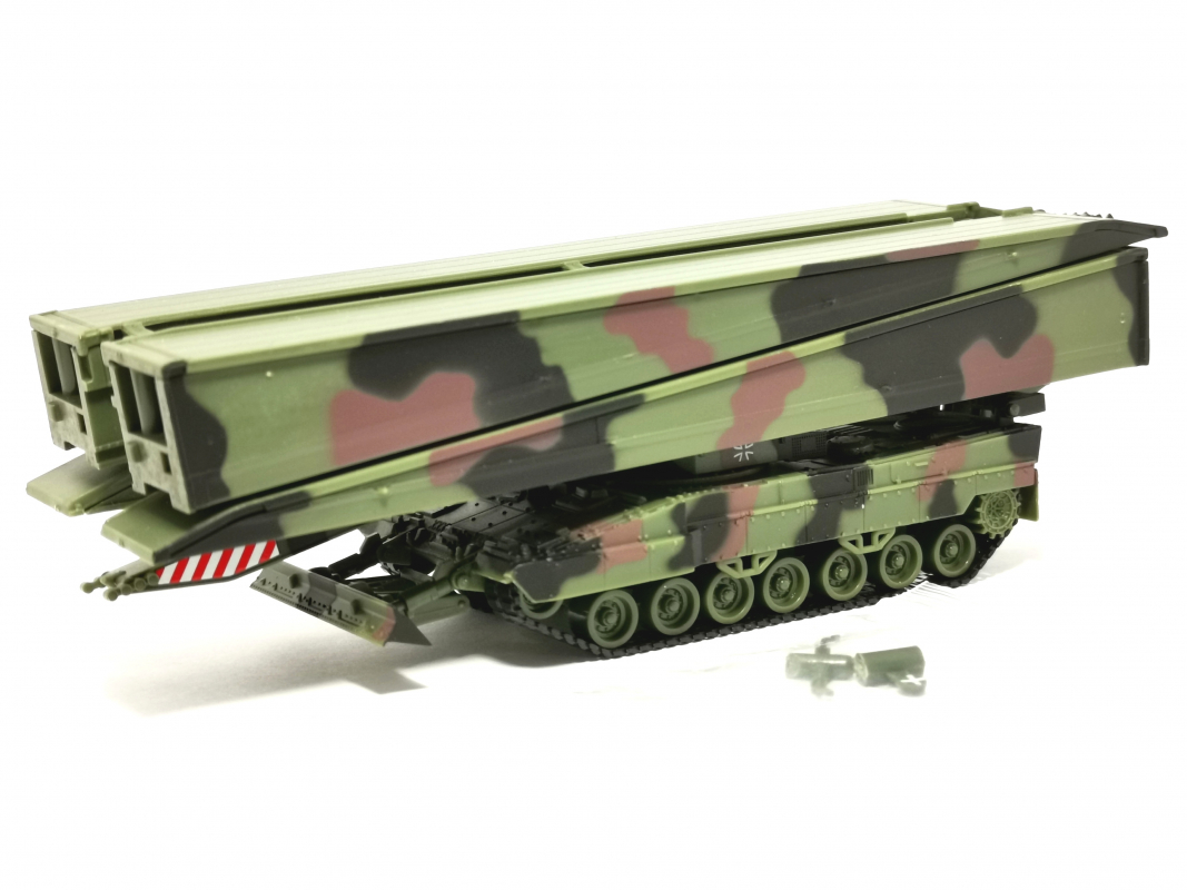 746854 Brückenlegepanzer Leguan 26m, dekoriert Herpa