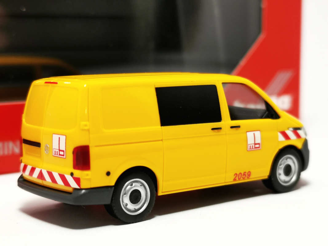 Preview: 099189 Volkswagen (VW) T6.1 Halbbus "Max Bögl" Herpa