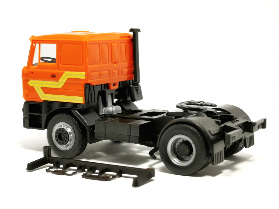 321198 DAF 2800 Zugmaschine 2achs, orange Herpa