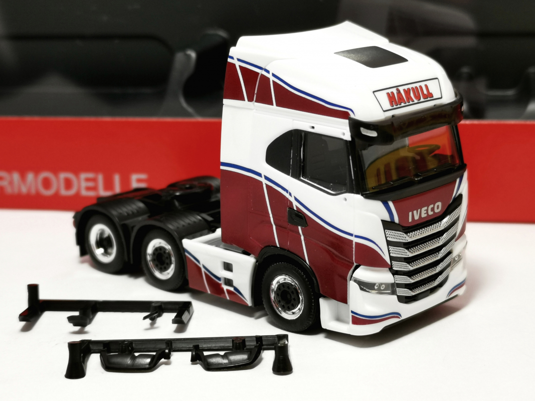 Iveco S-Way Zugmaschine "Hakull" (N) Herpa