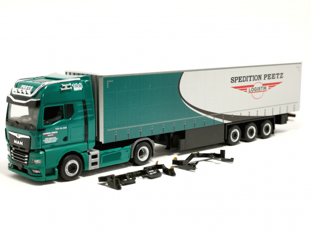 963046 MAN TGX GX Gardinenplanen-Sattelzug "Spedition Peetz" (Bayern/Weisendorf) Herpa