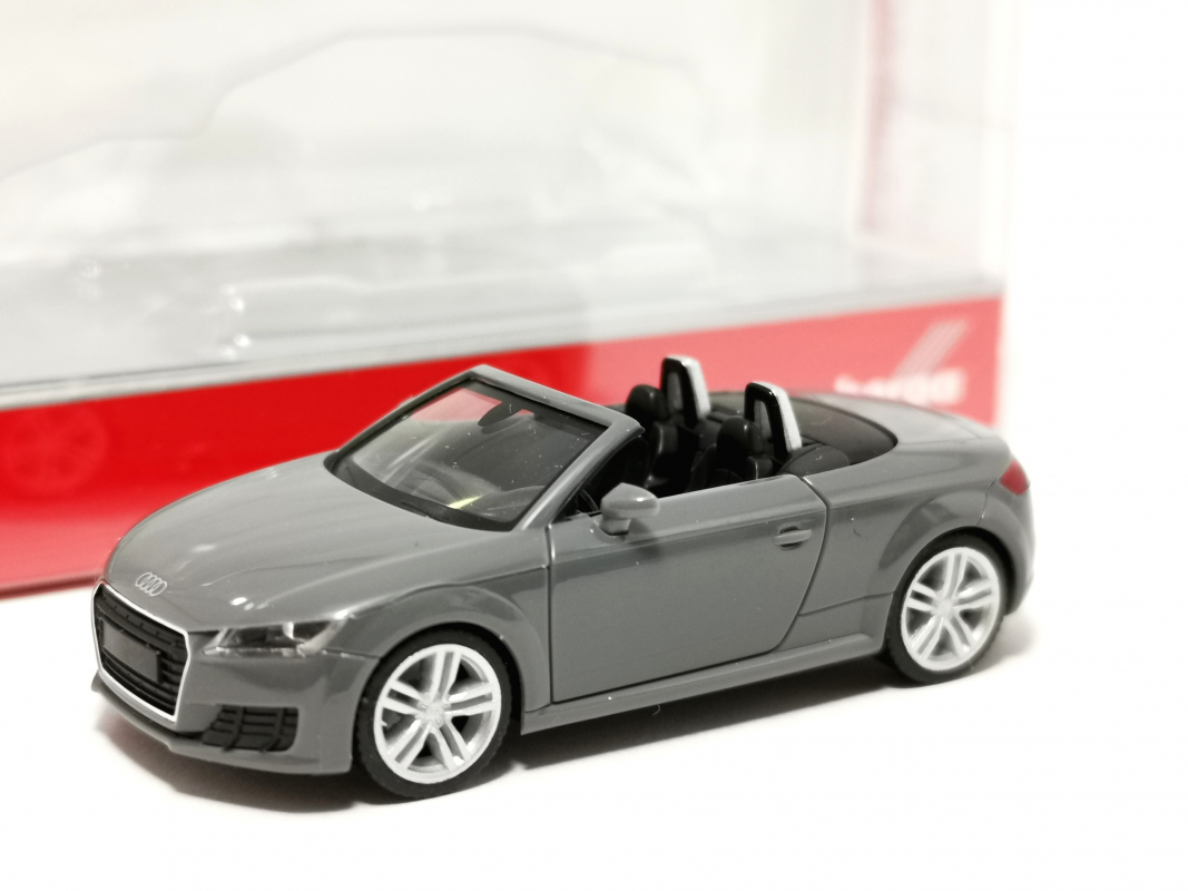 028400-002 Audi TT Roadster, nardograu Herpa