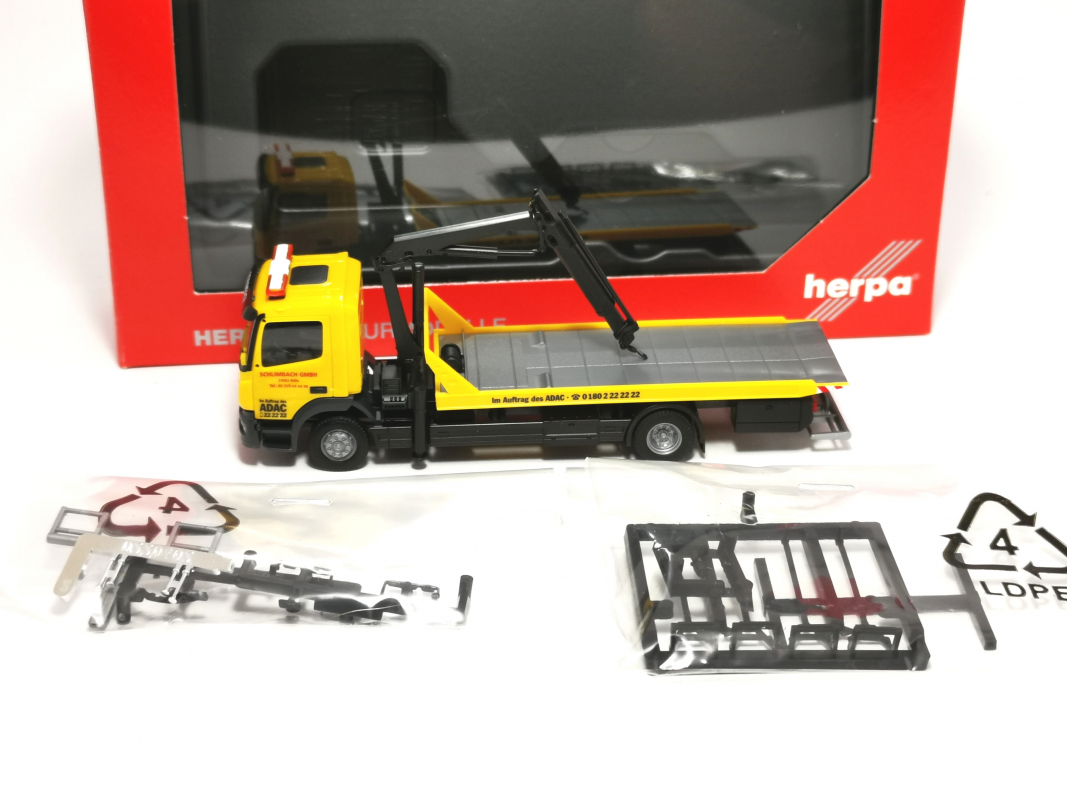 Preview: 321273 Mercedes-Benz Atego '13 Plateau-Abschlepp-LKW "ADAC/Schlimbach" Herpa