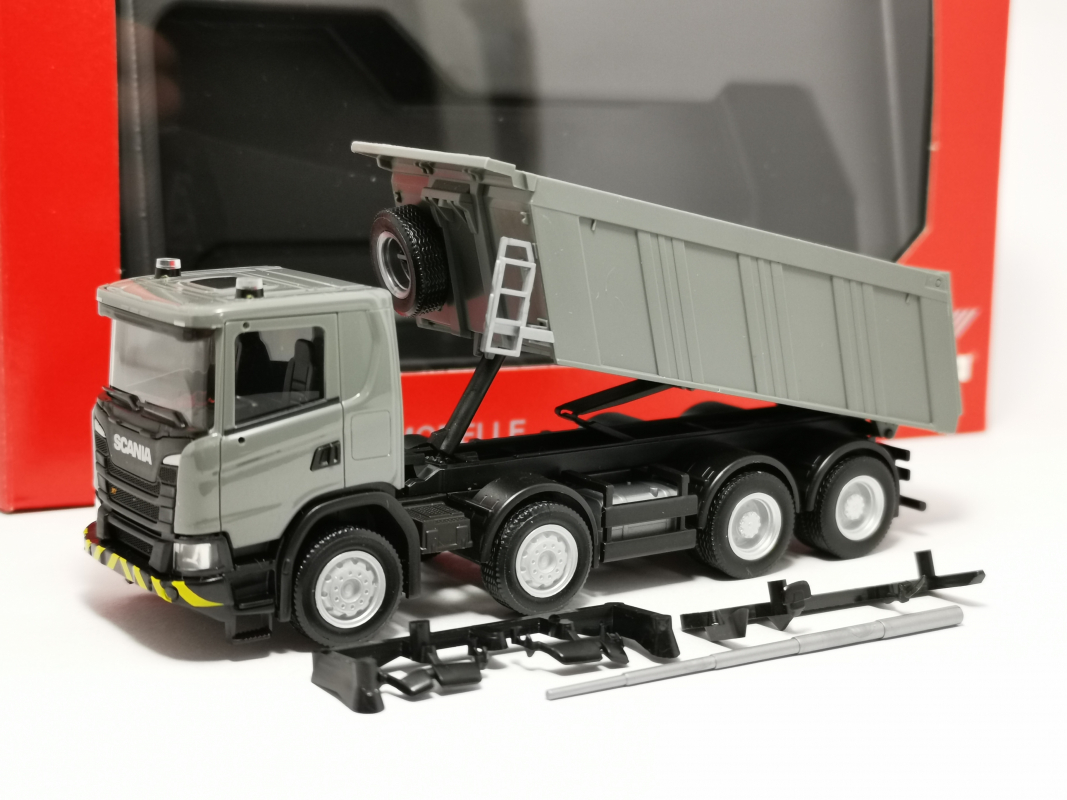 321402 Scania XT 17 Kipp-LKW 4achs, grau-gelb Herpa