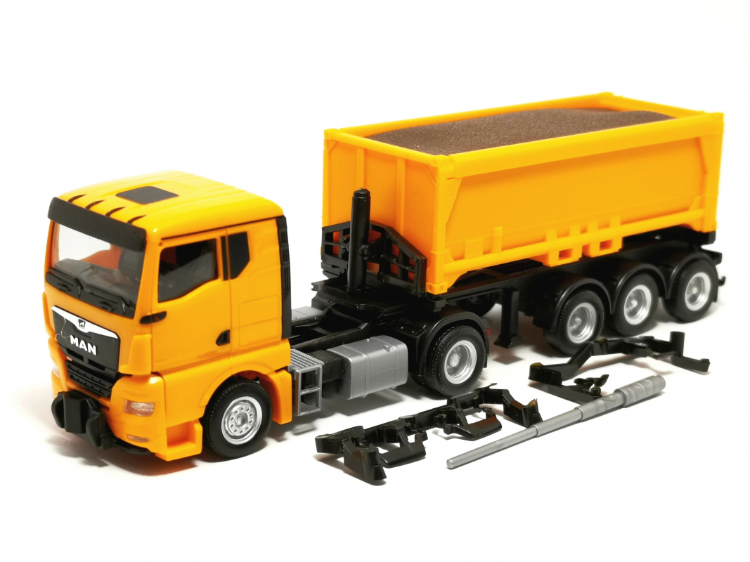 321310 MAN TGX GN Abraummulden-Sattelzug mit Ladegut, kommunalorange Herpa