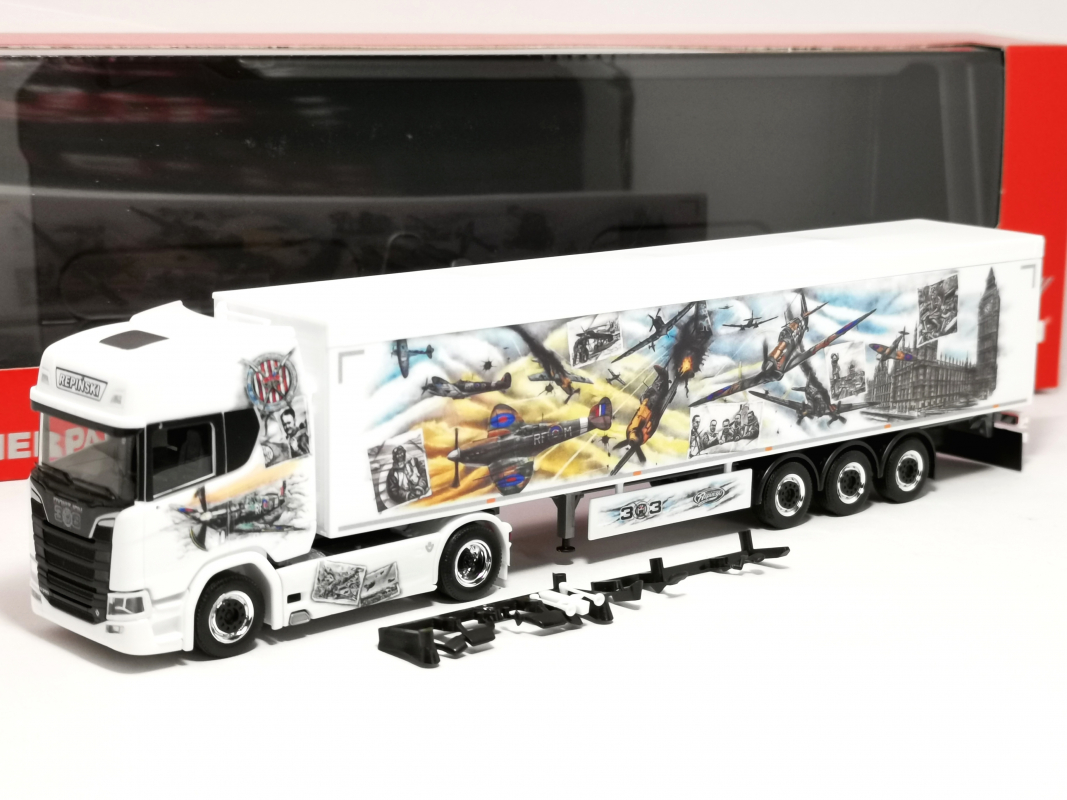 320962 Scania CR 20 HD Schubboden-Sattelzug "Repinski/Squadron 303" (PL) Herpa