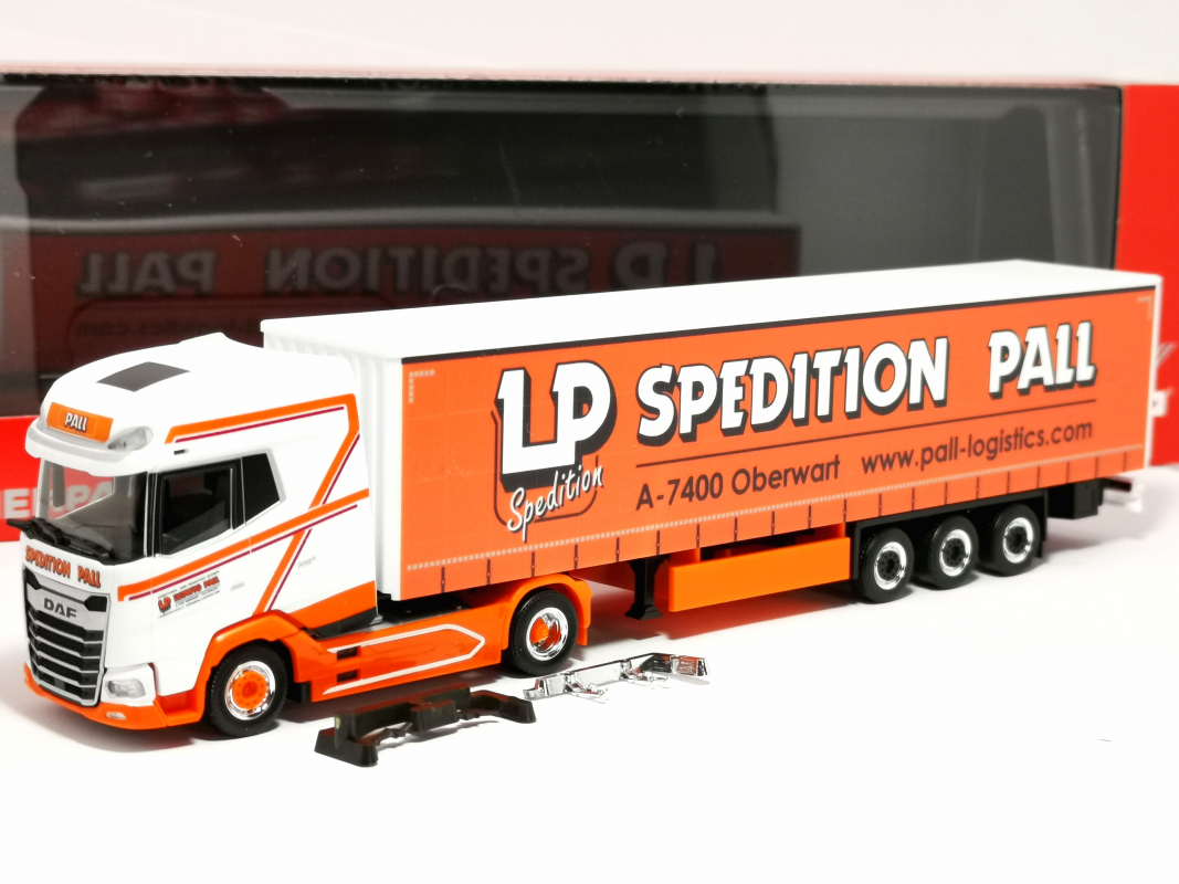319126 DAF XG+ Gardinenplanen-Sattelzug "Ludwig Pall" (Österreich/Oberwart) Herpa