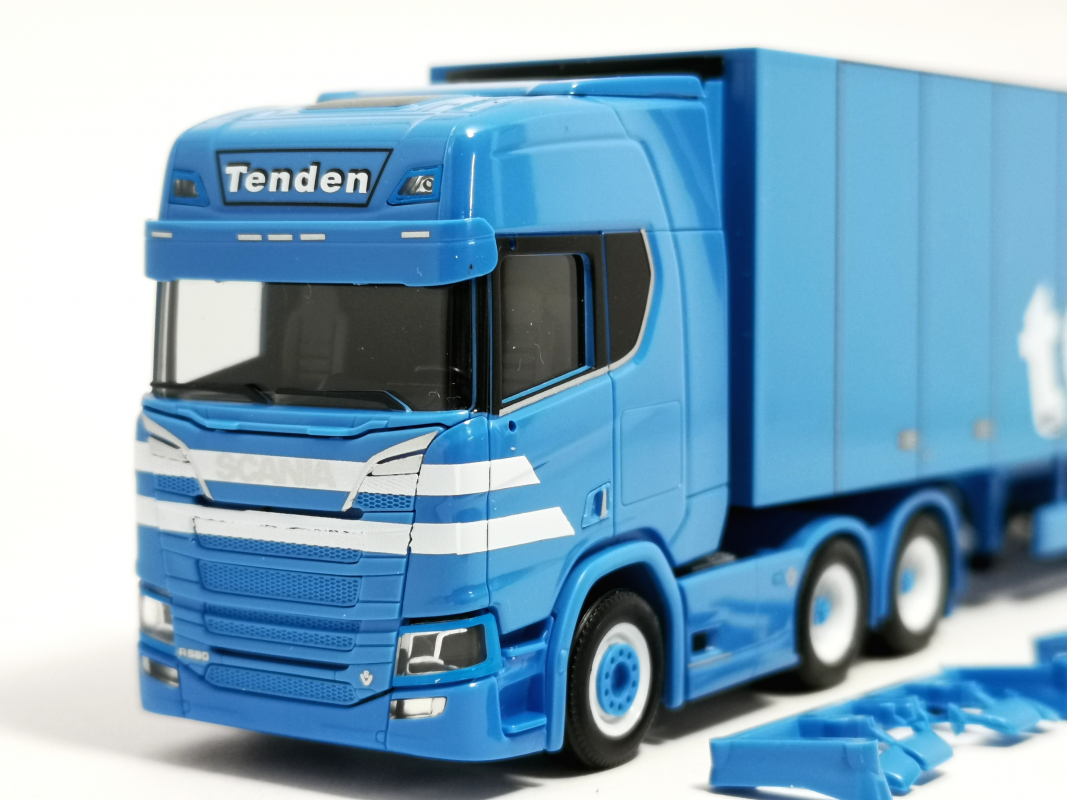 Preview: 321143 Scania CR 20 Hochdach 6x4 Kühlkoffer-Sattelzug "Tenden" (N) Herpa