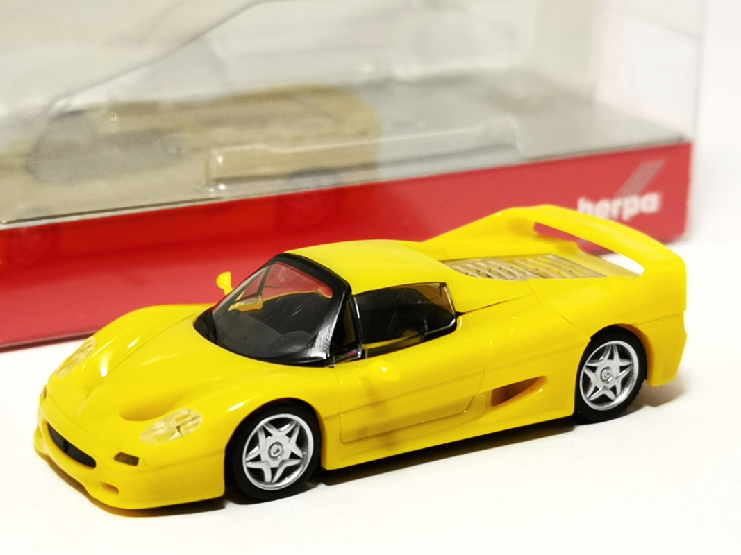 025485-003 Ferrari F50, gelb (giallo modena) Herpa