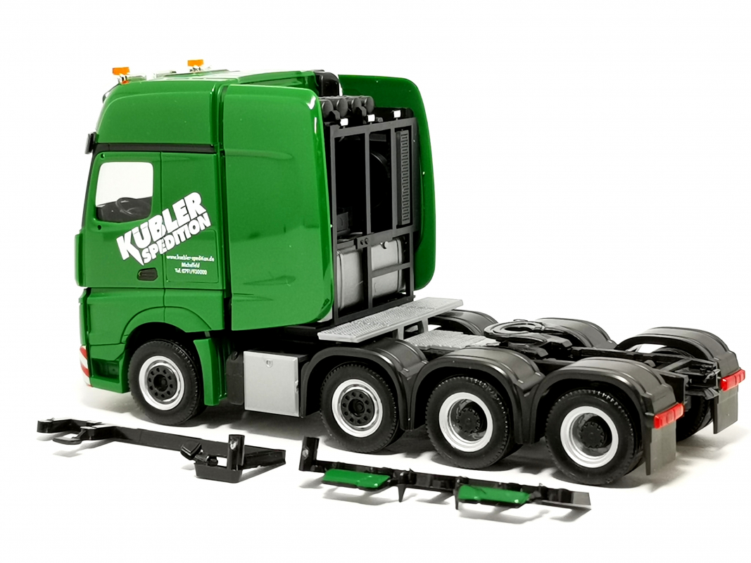 Preview: 321327 Mb Actros L Gigaspace Schwerlastzugmaschine 4achs "Kübler" Herpa