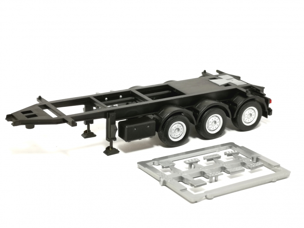 Preview: 20ft. Container Auflieger, schwarz - unmontiert Herpa C685