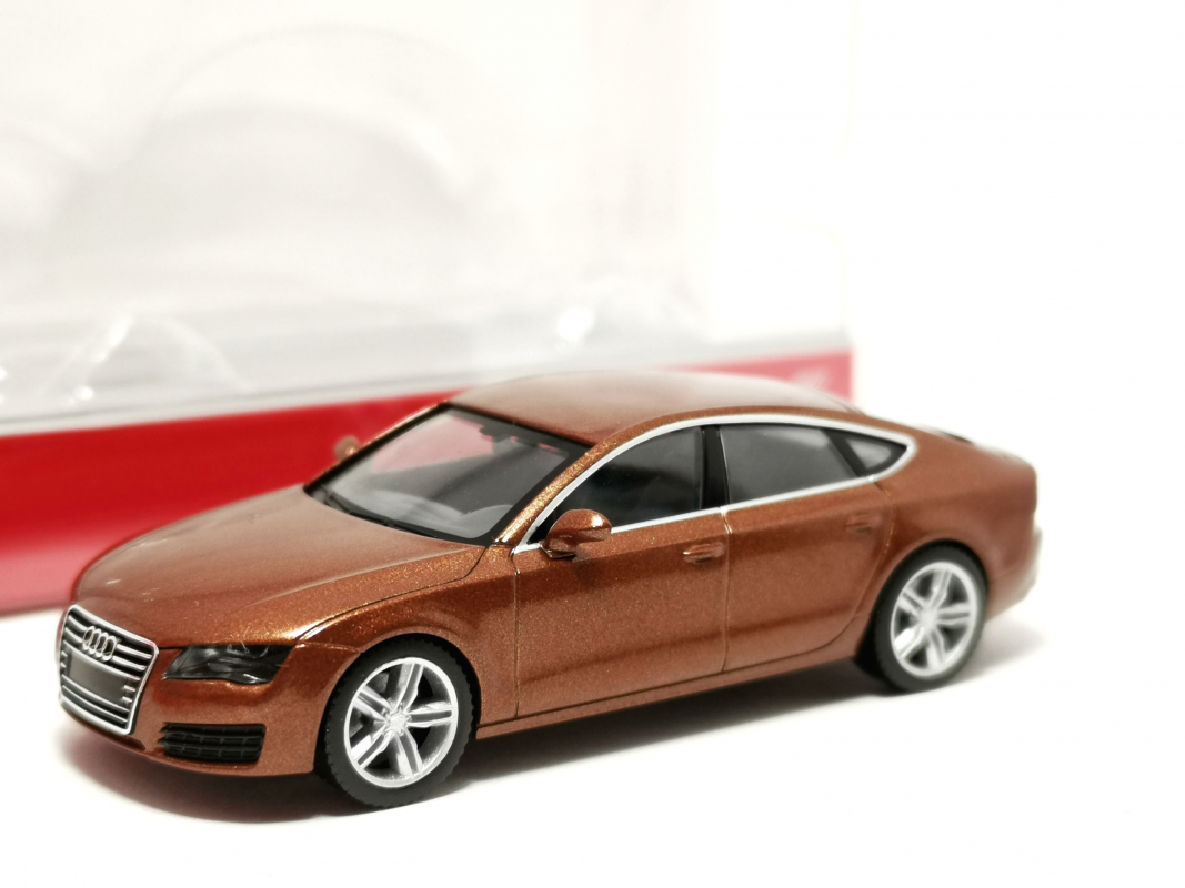 034470-002 Audi A7, ipanemabraun Herpa