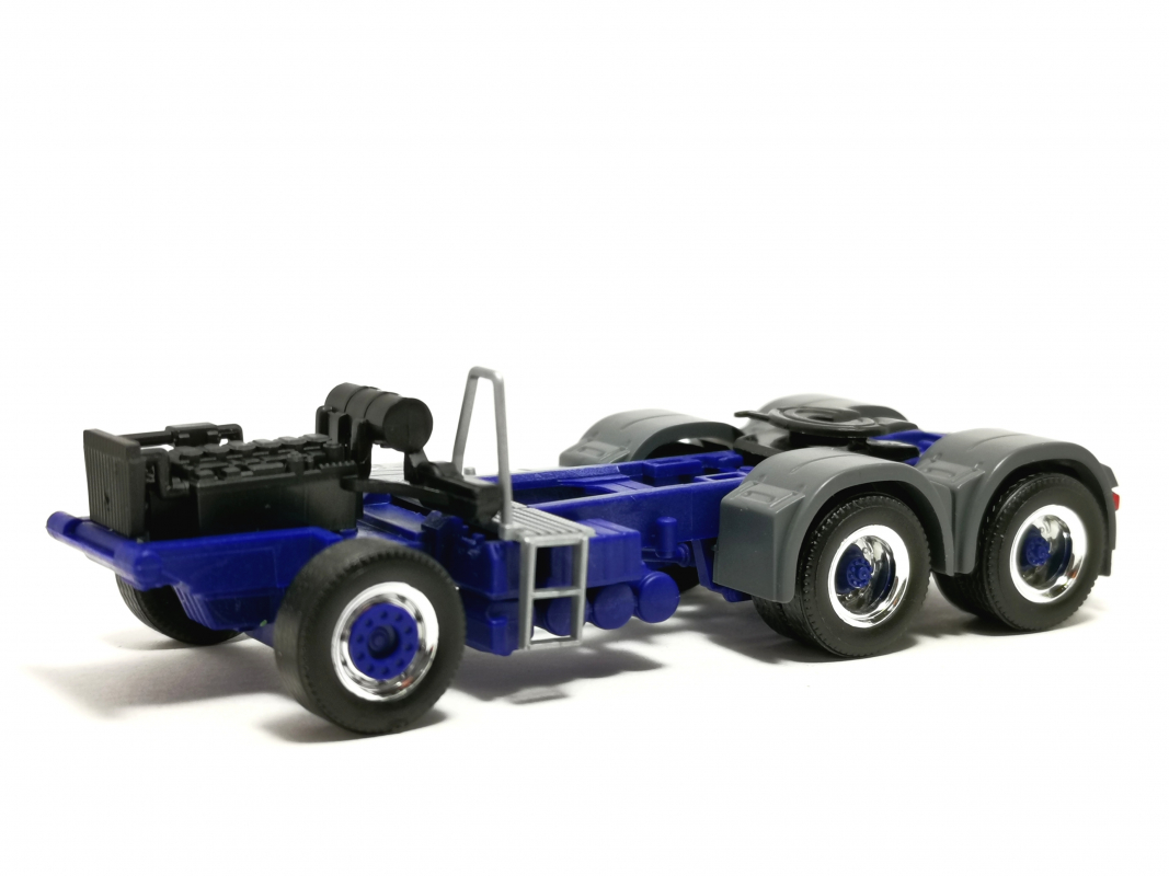 Preview: 6x4 Fahrgestell MAN, blau/chrom Herpa 119