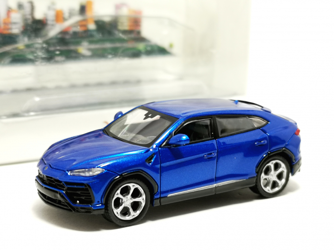 111124 MicroCity: Lamborghini Urus, blau