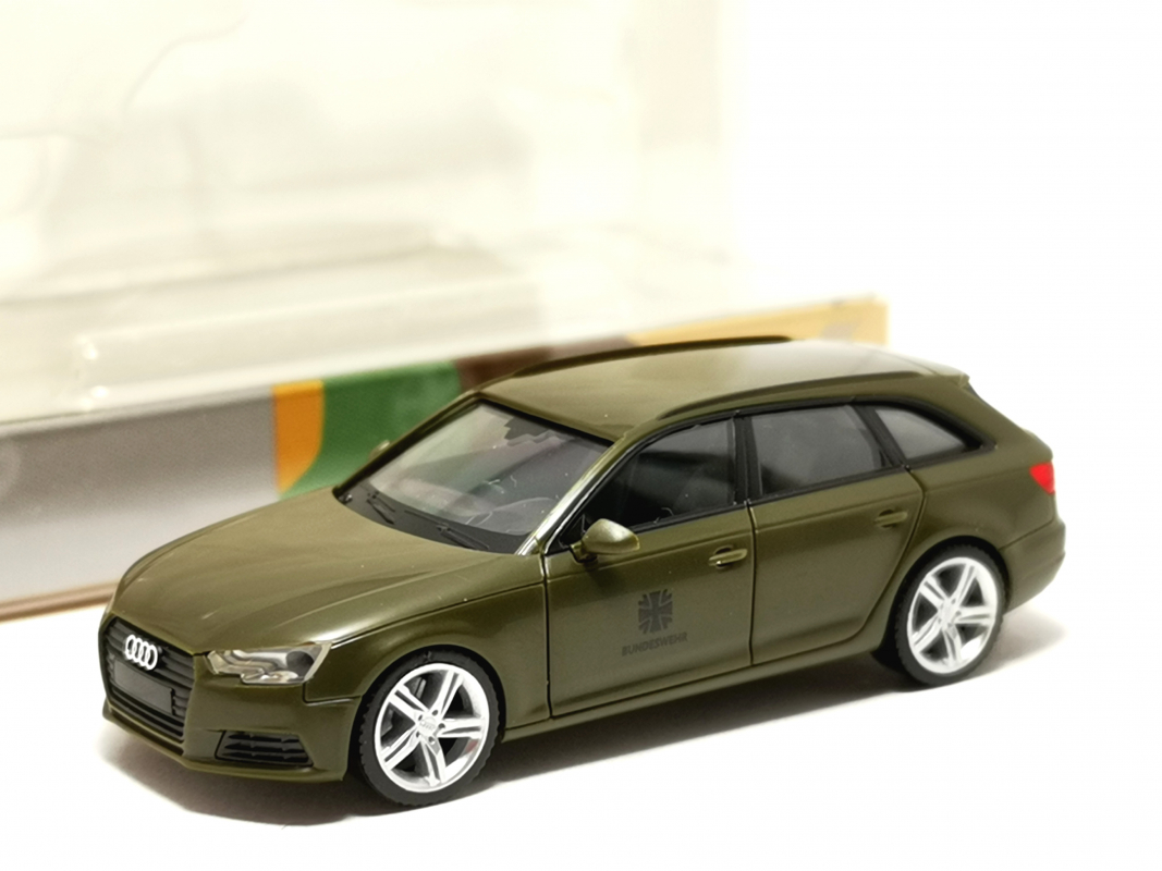 700931 Audi A4 Avant "BW Fuhrpark", mattoliv Herpa