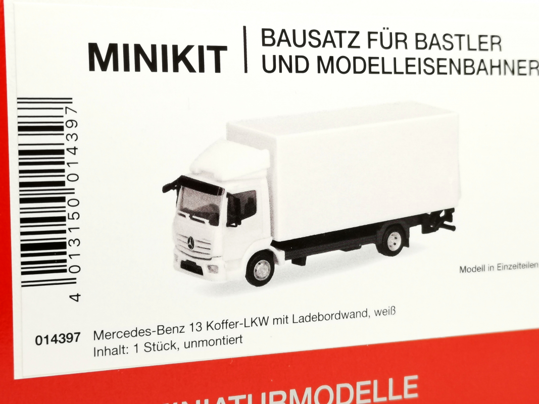 014397  Mercedes-Benz Atego '13 Koffer-LKW mit Ladebordwand, weiß (1 Stück)