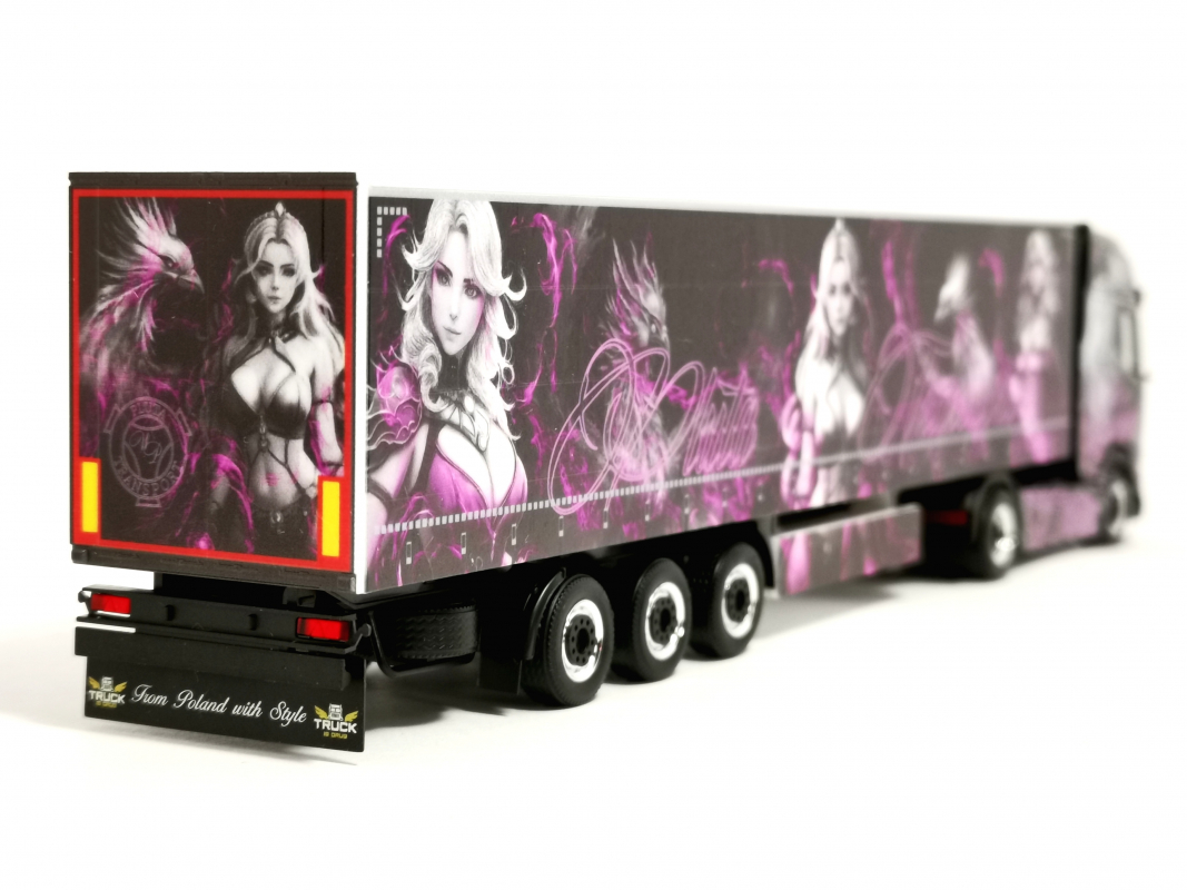 Preview: 320979 DAF XG+ Gardinenplanen-Sattelzug "Pluta/Phoenix Queen" (PL) Herpa