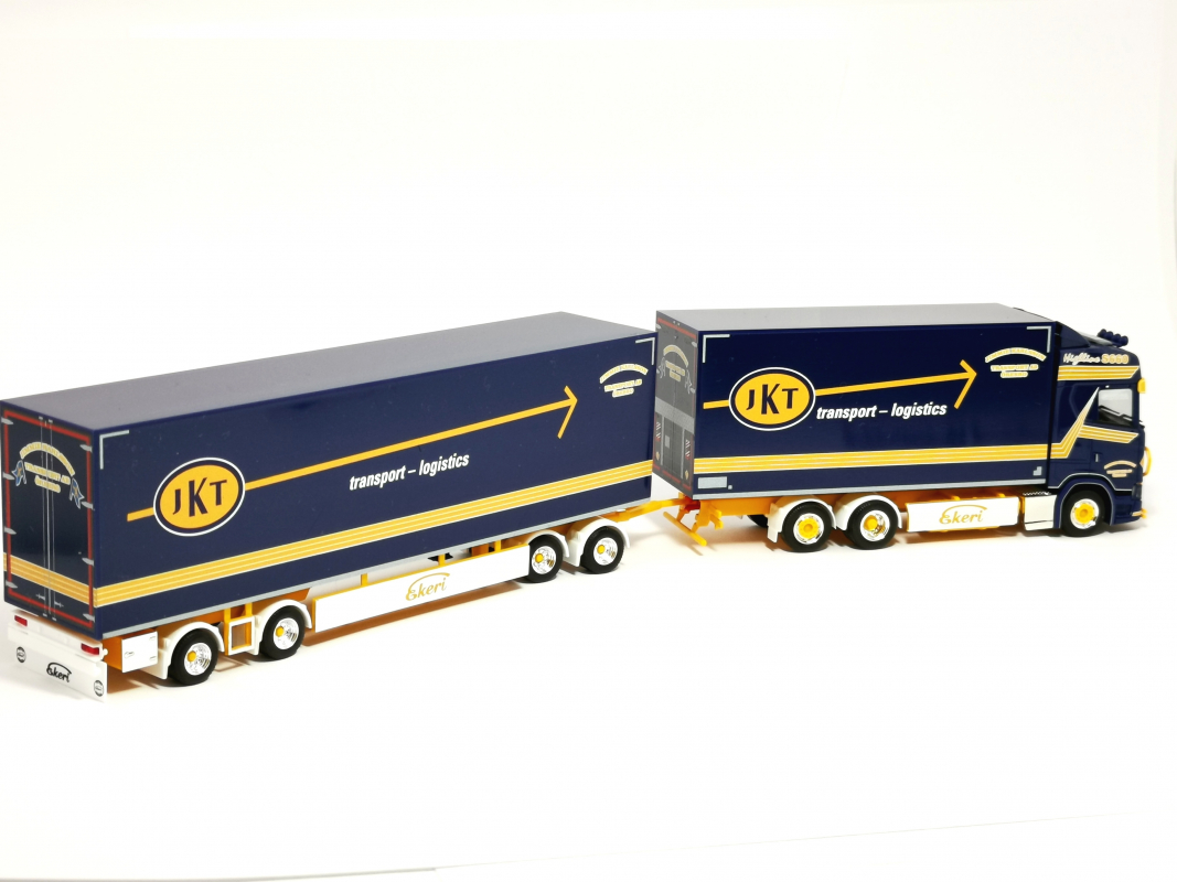 320740 Scania CS 20 HD Schwedenkombi-Hängerzug "Jimmie Karlsson" Herpa