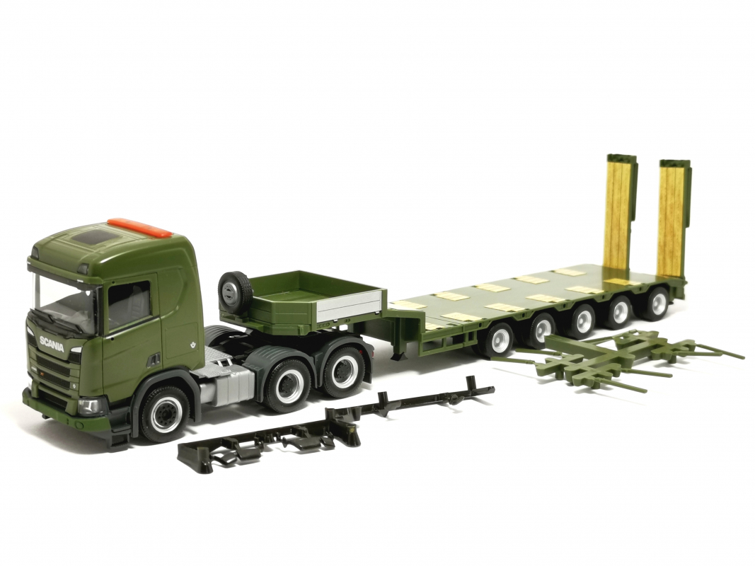 747332 Scania CR 20 Niedrigdach Semitieflade-Sattelzug "Tschechische Armee" Herpa