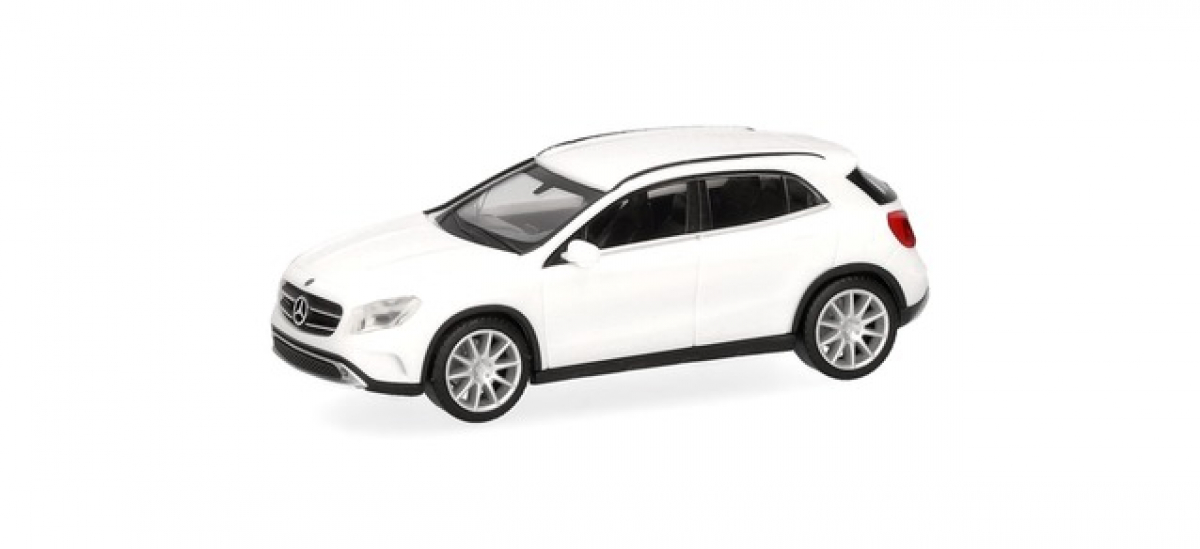 028318-002 Mercedes-Benz GLA, weiß Herpa
