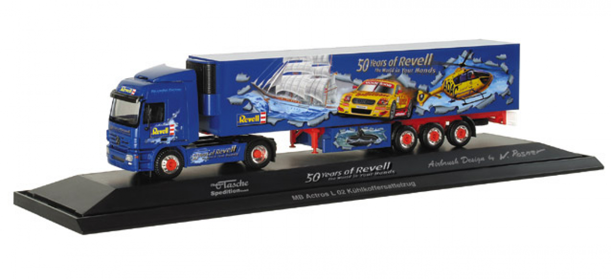 120883 Mercedes-Benz Actros L 02 Kühlkoffer-Sattelzug "50 Jahre Revell" Herpa PC