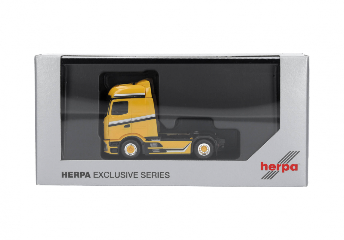 922562 Mercedes-Benz Actros L ProCabin Bigspace Zugmaschine 2achs, gelb Herpa