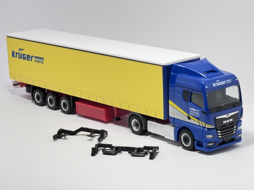 948876 MAN TGX GX Gardinenplanen Sattelzug "Krüger Logistik" Herpa