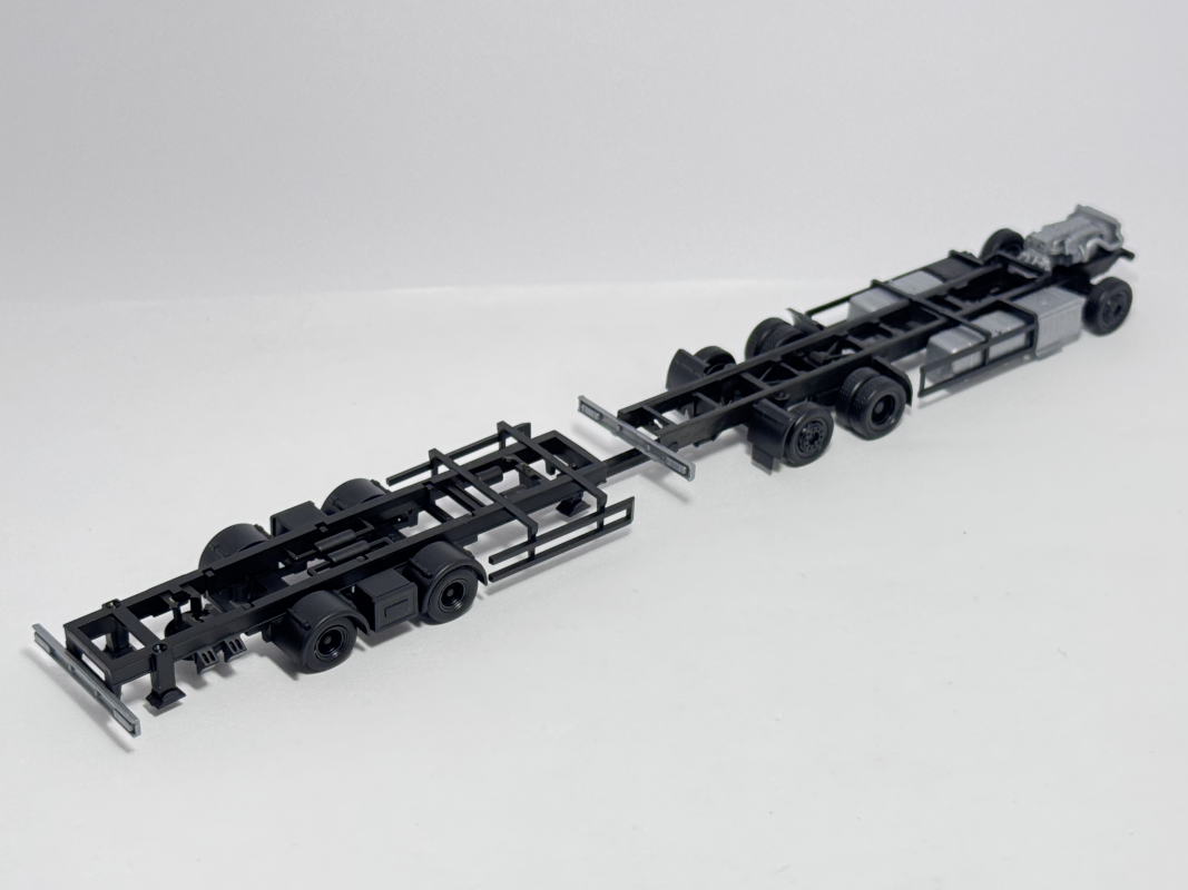 Mercedes-Benz Jumbo Fahrgestell + Anhänger, schwarz Herpa