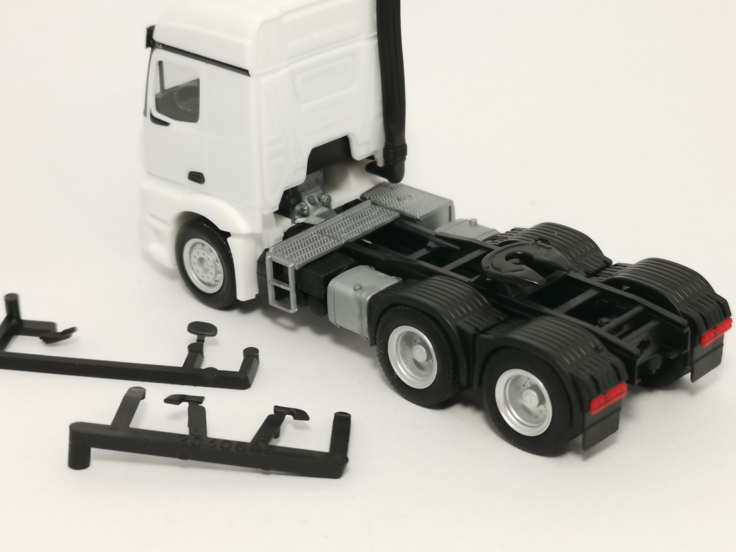 309905 Mb Actros Streamspace 2.3 Zugmaschine 3-achs, weiß Herpa*Restbestand