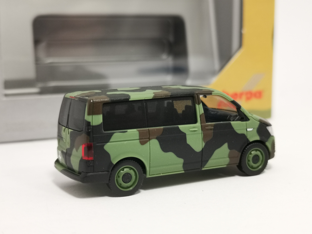 700702 VW T6 Bus Flecktarn "Bundeswehr" Herpa