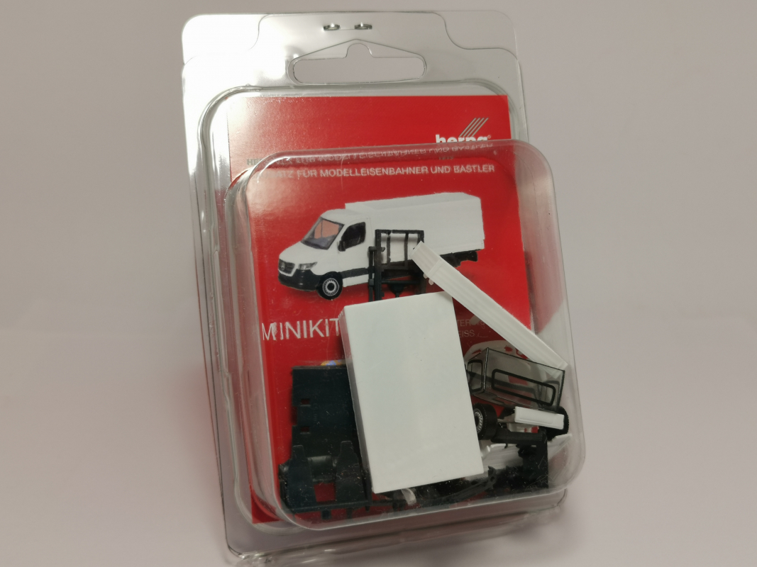 013703 MiniKit: Mercedes-Benz Sprinter `18 Pritsche mit Plane Herpa