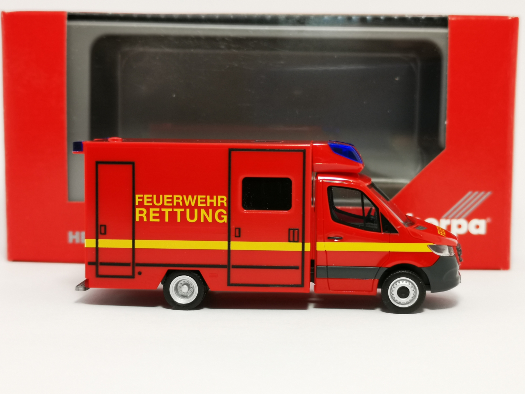 095037 Mercedes-Benz Sprinter Fahrtec RTW "Feuerwehr" Herpa