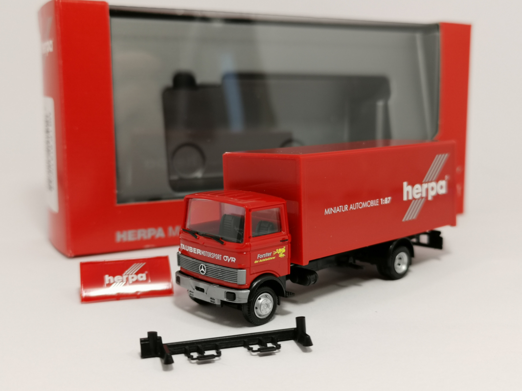 311755 Mercedes-Benz 813 Koffer-LKW "Herpa Motorsport 1989 / Tauber Motorsport´" Herpa