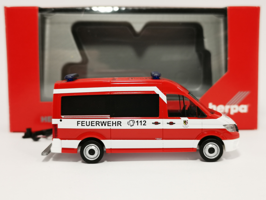 095013 VW Crafter Bus "Feuerwehr Nürnberg-Neunhofen" Herpa
