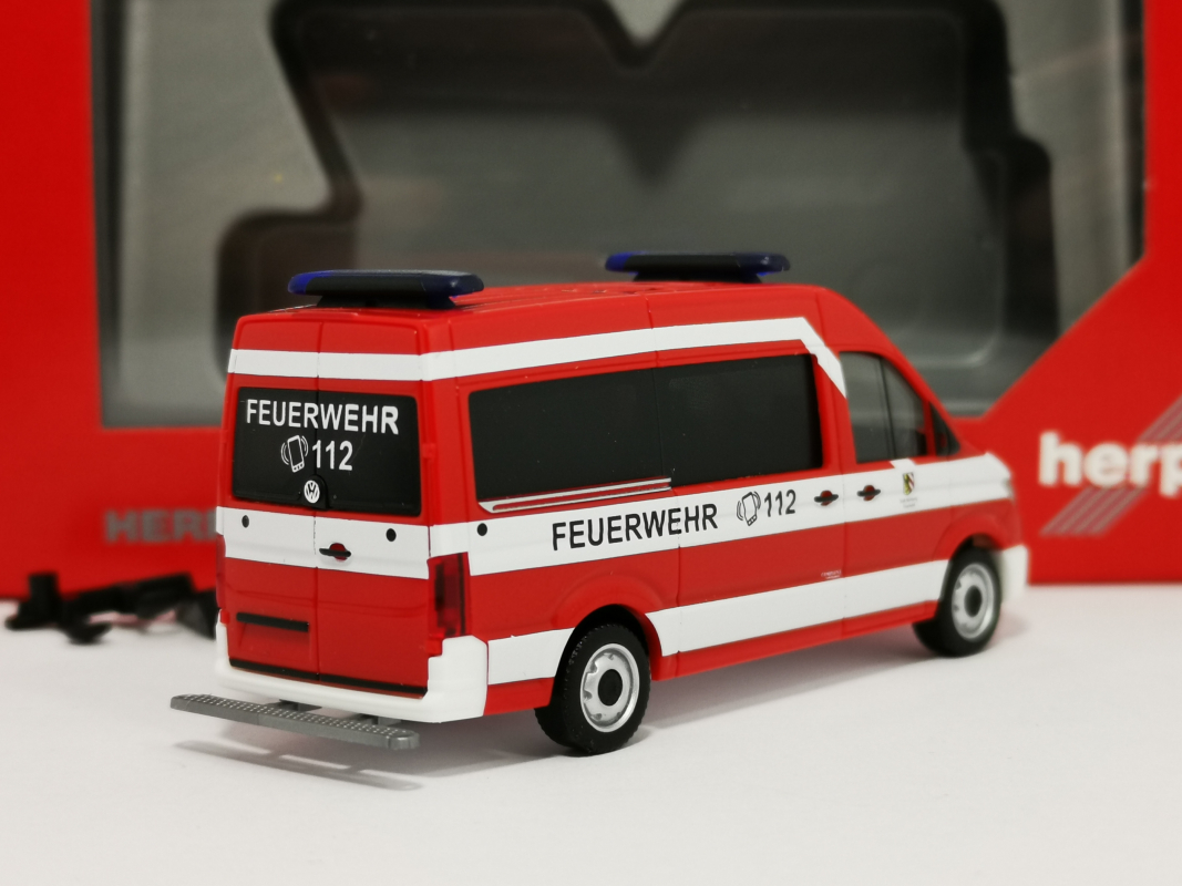 095013 VW Crafter Bus "Feuerwehr Nürnberg-Neunhofen" Herpa