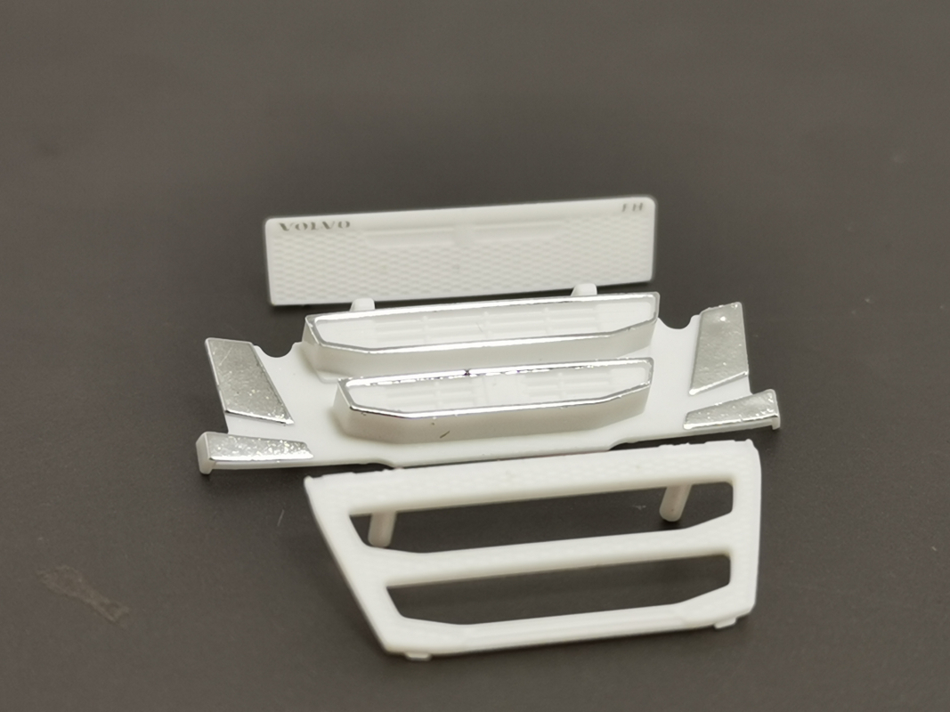 Grill mit Reflektor Leiste für Volvo FH´13 3-teilig weiß Herpa C294