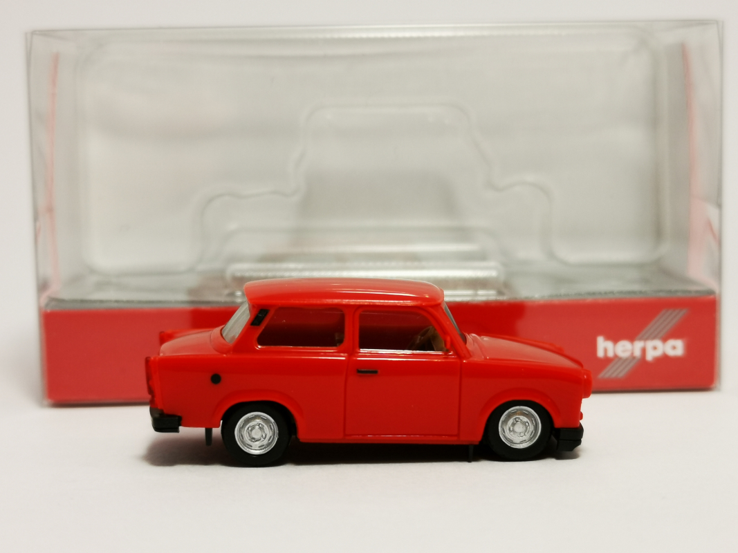 027342-003 Trabant 1.1 Limousine, indianred Herpa