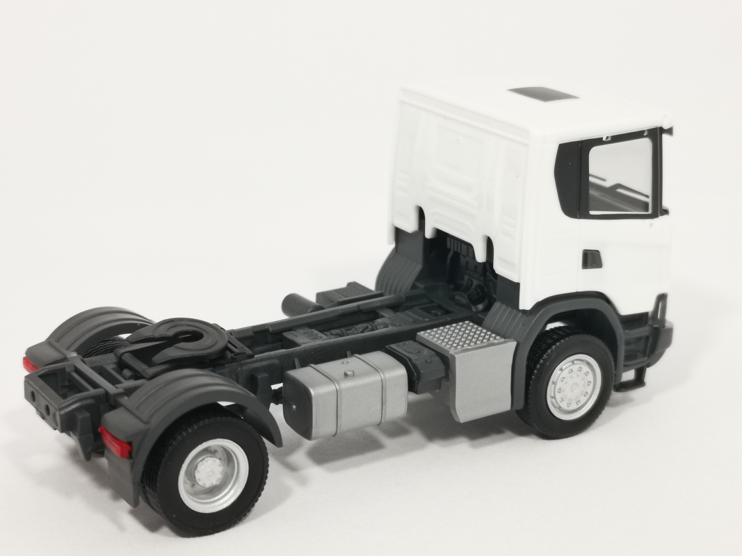 309769  Scania CG 17 4x4 Zugmaschine, weiß Herpa