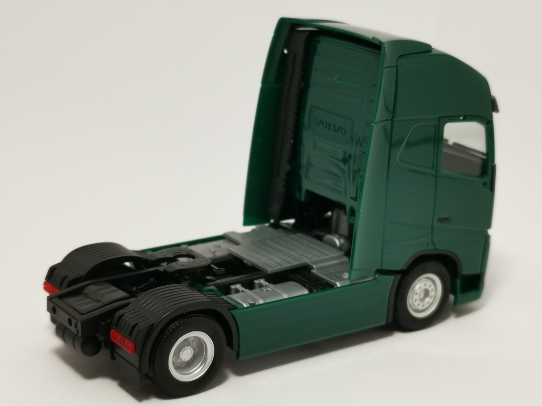 303972 Volvo FH Gl. XL Zugmaschine, moosgrün 004 *Restbestand* Herpa