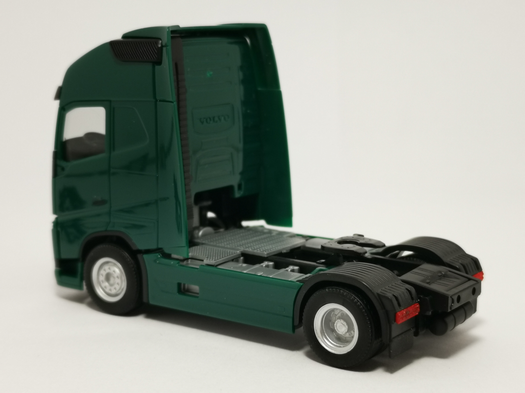303972 Volvo FH Gl. XL Zugmaschine, moosgrün 004 *Restbestand* Herpa