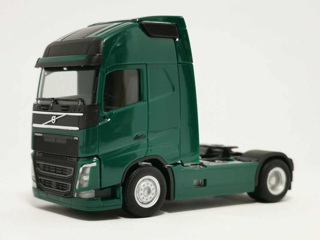 303972 Volvo FH Gl. XL Zugmaschine, moosgrün 004 *Restbestand* Herpa