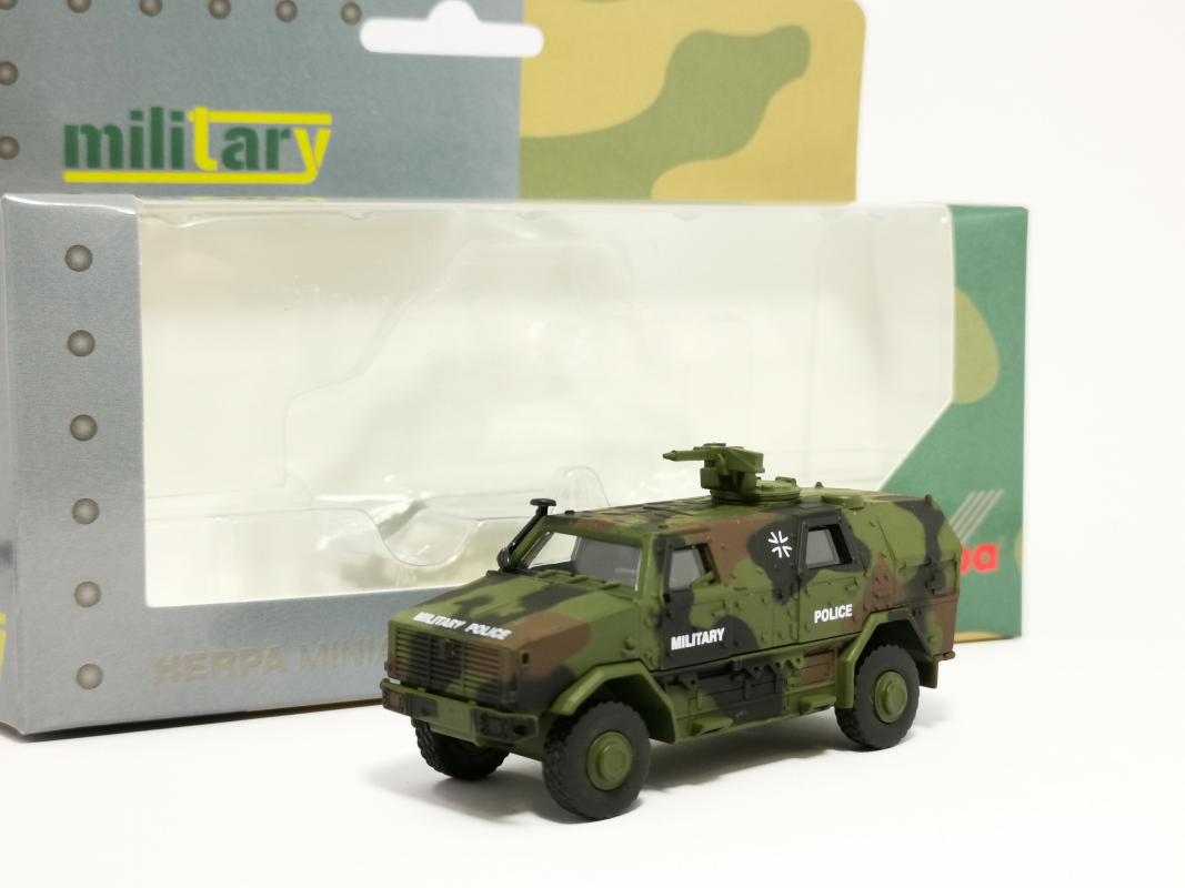 746700 ATF Dingo 2 „Bundeswehr Feldjäger“ (Flecktarn) Herpa