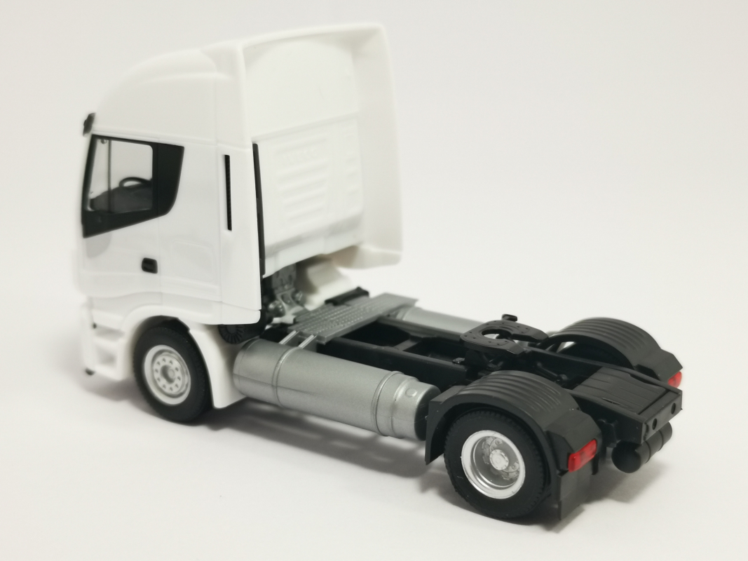 312226 Iveco Stralis NP 460 Zugmaschine, weiß Herpa