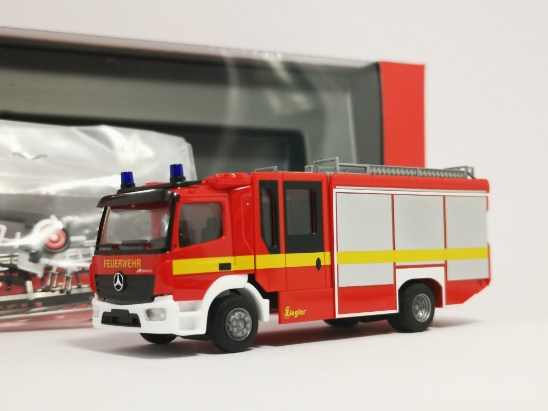 095327 Mercedes-Benz Atego 13 Ziegler Z-Cab "Feuerwehr" Herpa