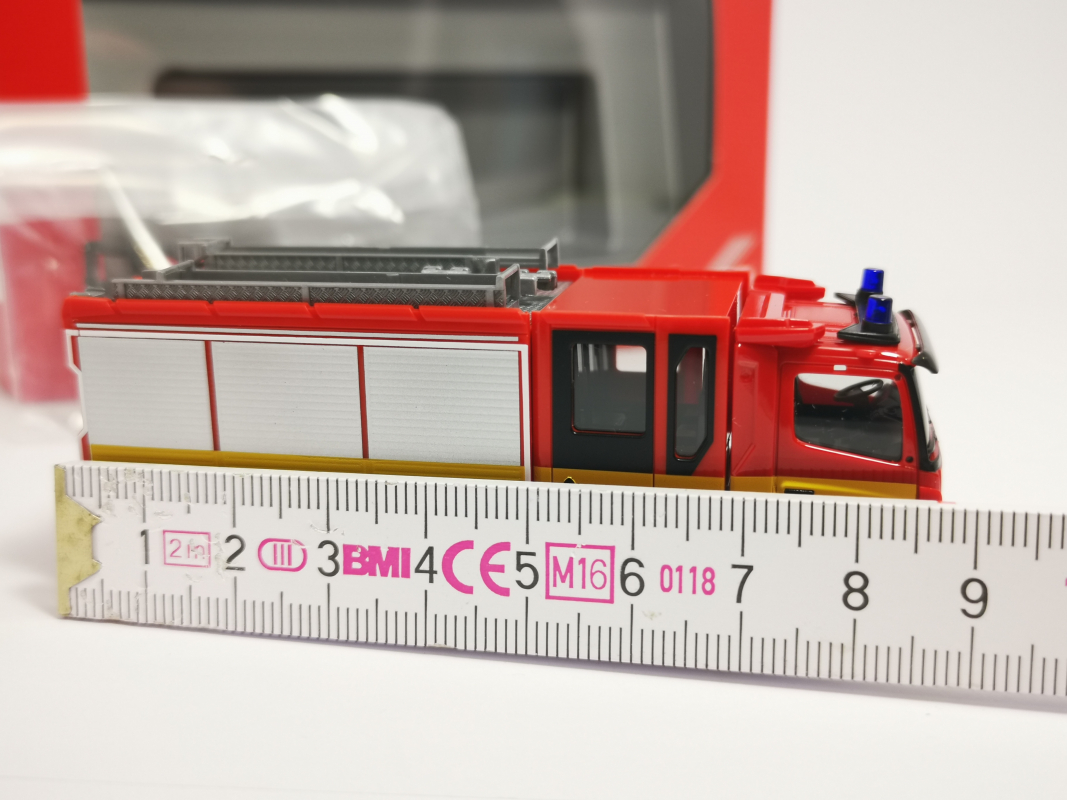 095327 Mercedes-Benz Atego 13 Ziegler Z-Cab "Feuerwehr" Herpa