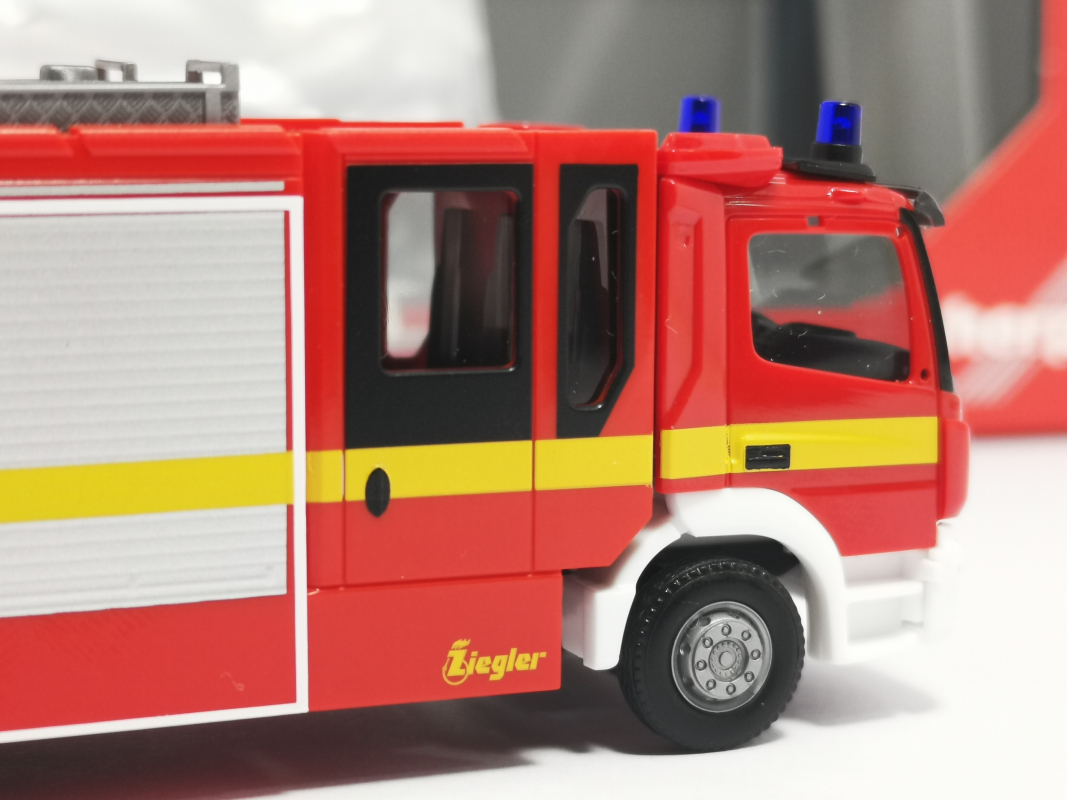 095327 Mercedes-Benz Atego 13 Ziegler Z-Cab "Feuerwehr" Herpa